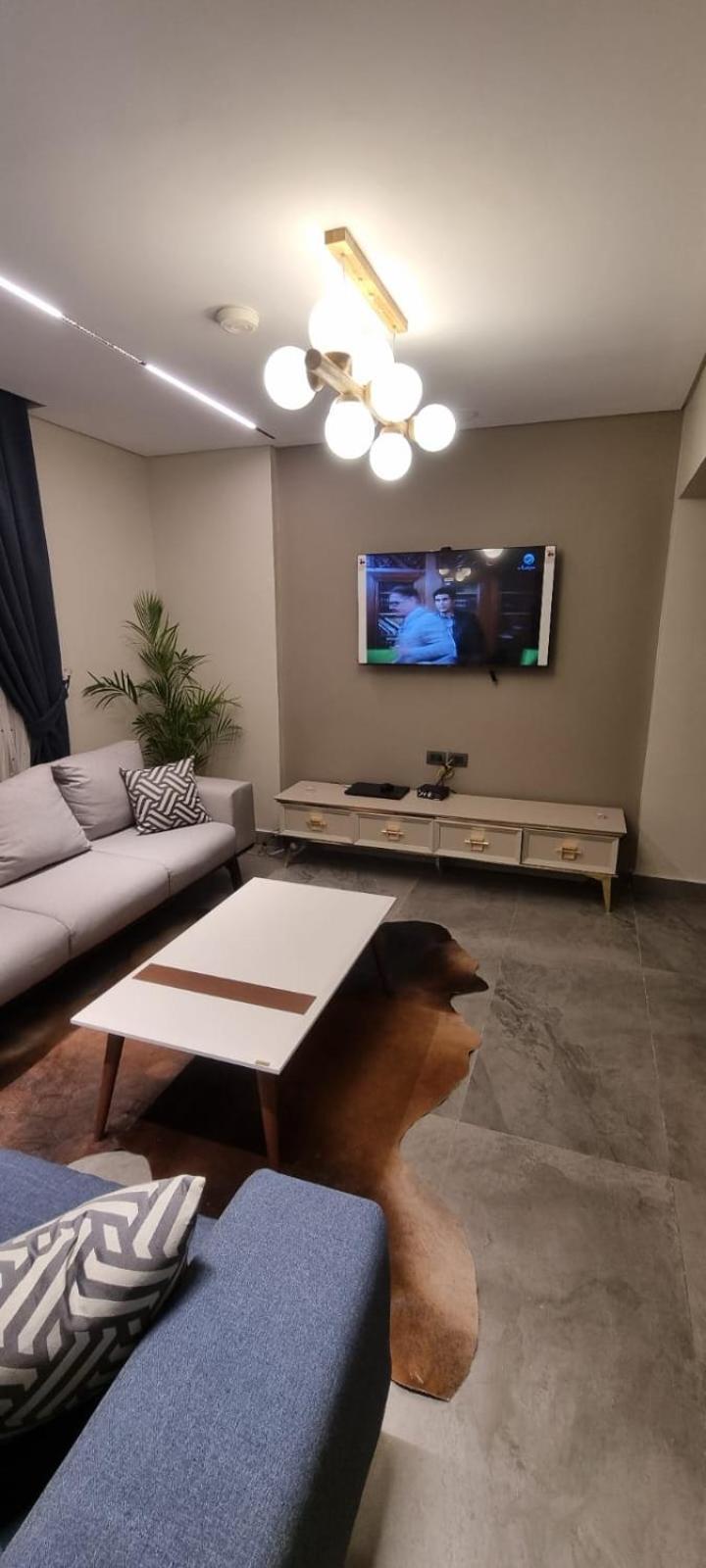 Luxury Apartment El Mohandessen Кайро Екстериор снимка