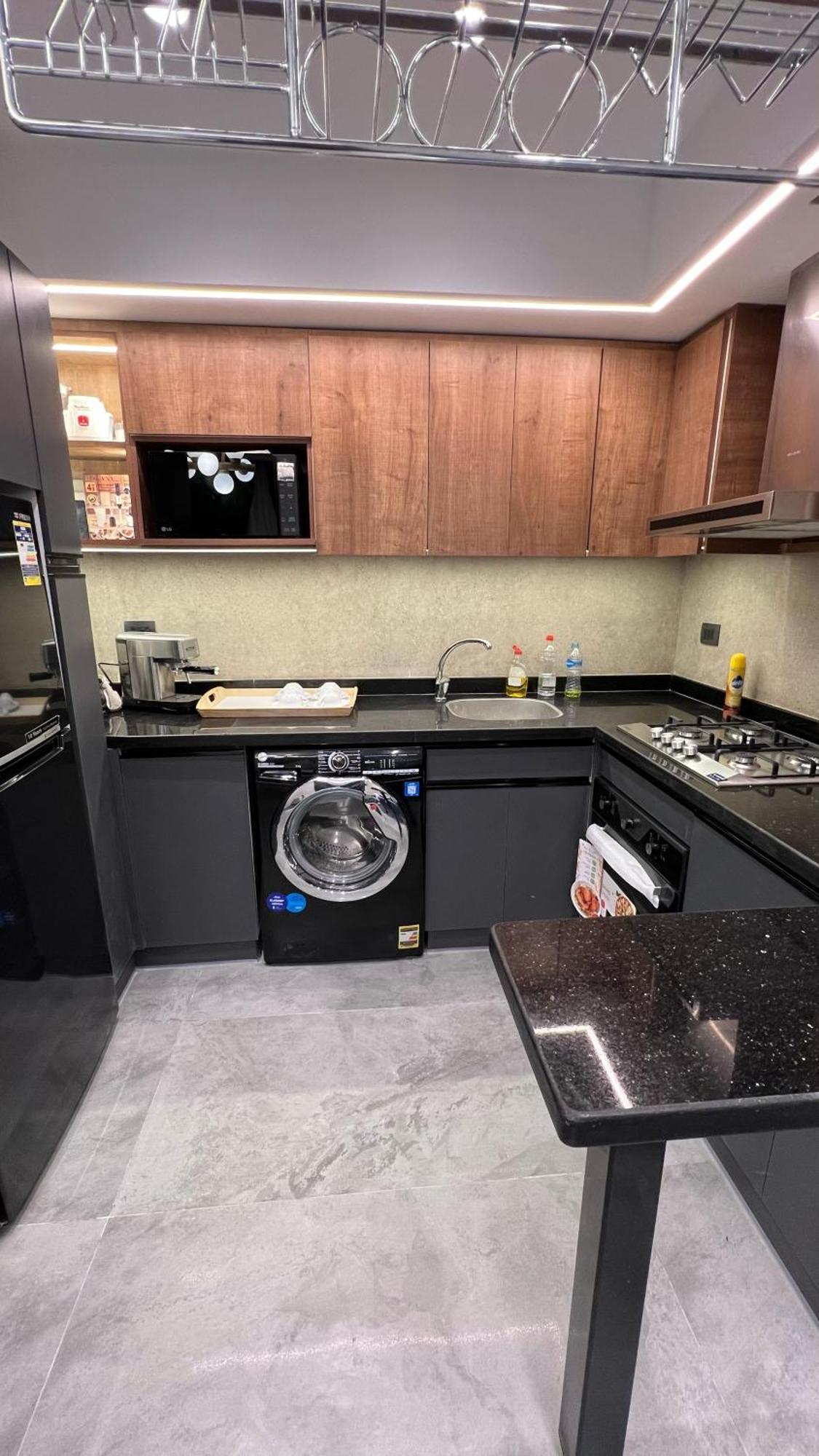Luxury Apartment El Mohandessen Кайро Екстериор снимка